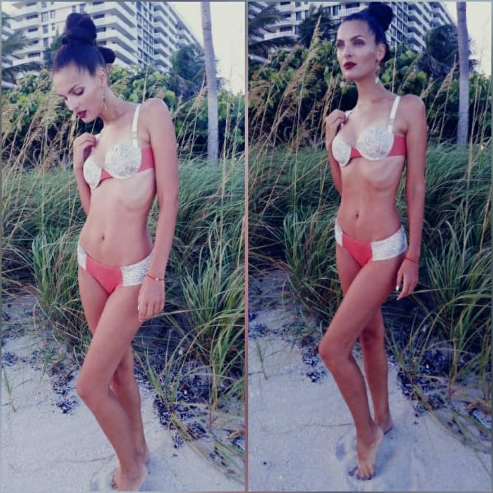 Bikini - Picture 3 of 3